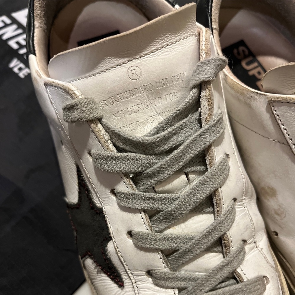 Golden Goose White Distressed Sneakers with Black Star - Picture 5 of 10